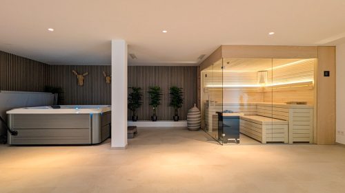 Allegra Gym mit Whirlpool und Sauna